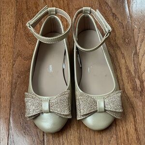 Sugar girls gold dress shoes with bow and ankle velcro closure. size:12